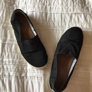 Toms: Women’s Size 9